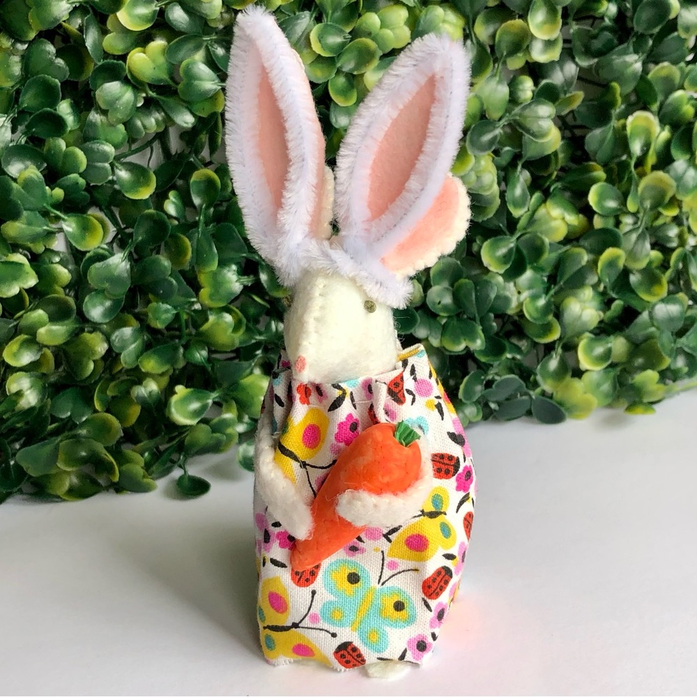 Bunny ears mouse hand-sewn felt carrot art doll Hand Crafted handmade - Picture 6 of 9